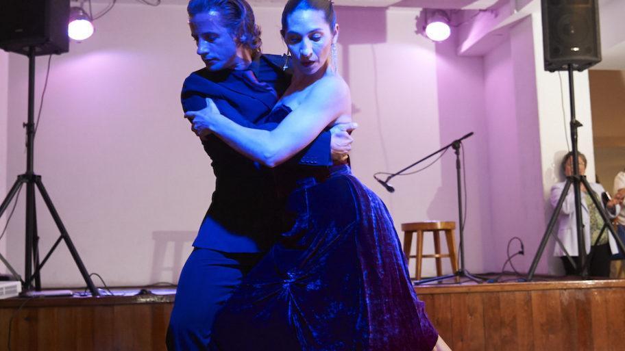 ... os convidados não perderam a oportunidade de experimentar uma aula de iniciação a tango argentino