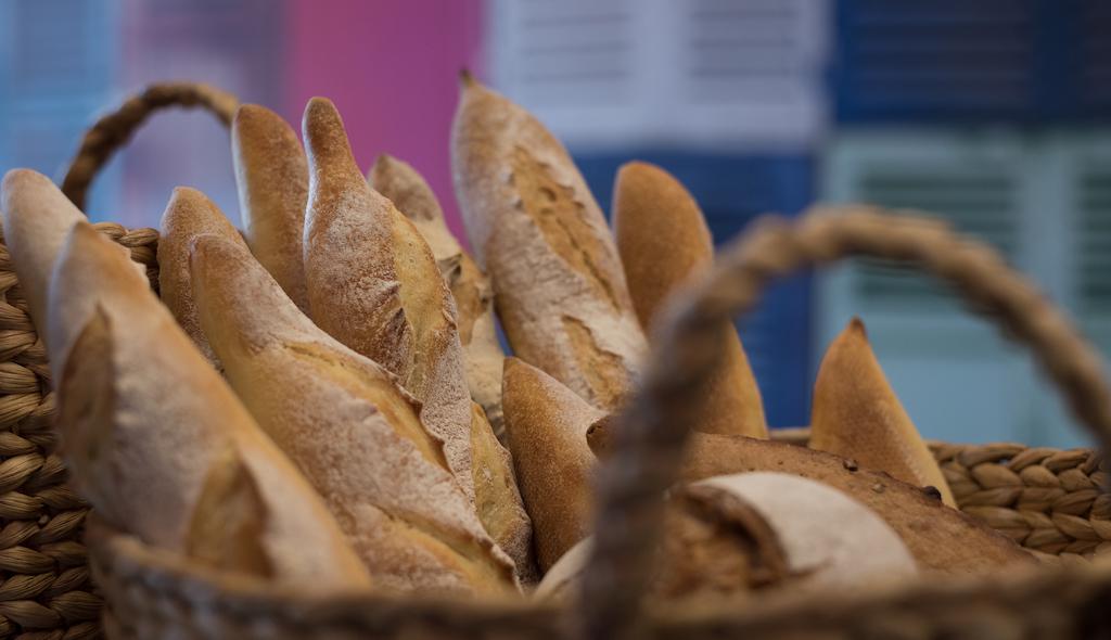 O prazer do pão fresco é um bom hábito que as irmãs Sá da Bandeira querem ajudar a recuperar.