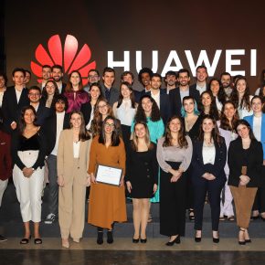 Metade dos beneficiários do 1.º Programa de Bolsas Universitárias da Huawei Portugal são mulheres.