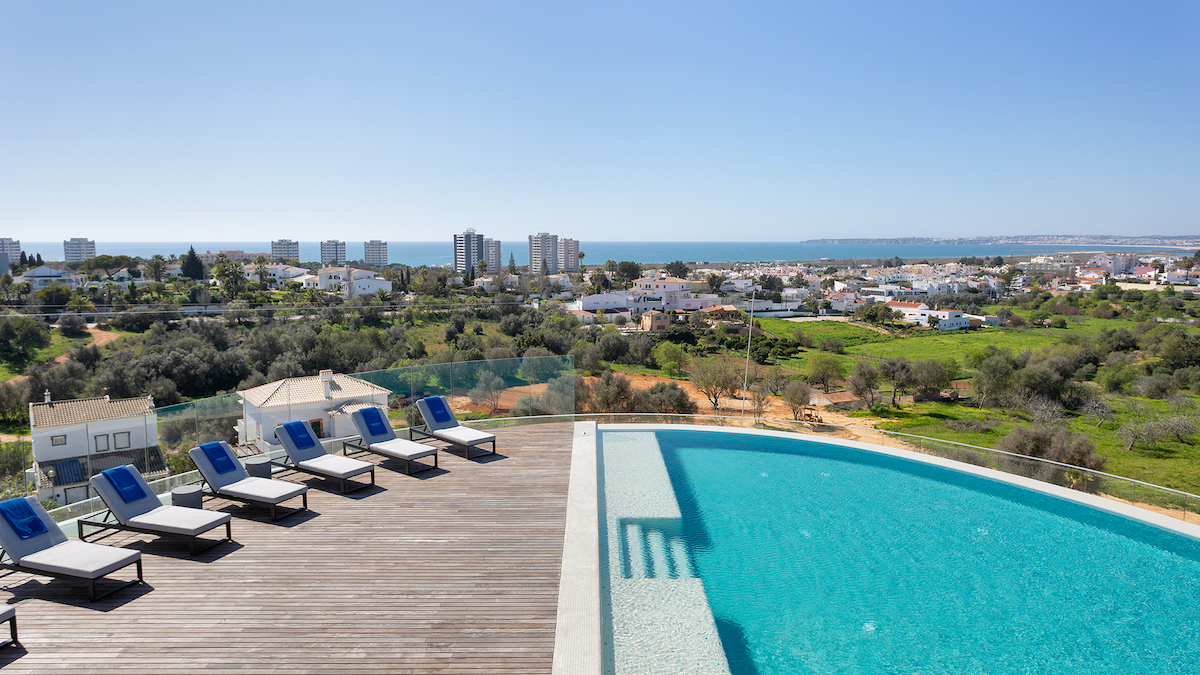 piscina do Longevity Health & Wellness Alvor