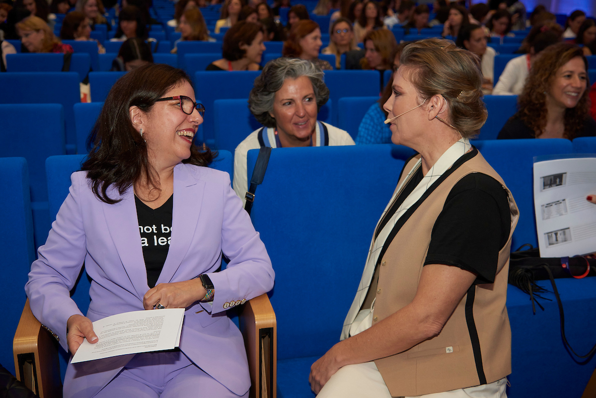 Isabel Canha, da Executiva, com as oradoras Cristina Almeida e Christina Bengtsson.