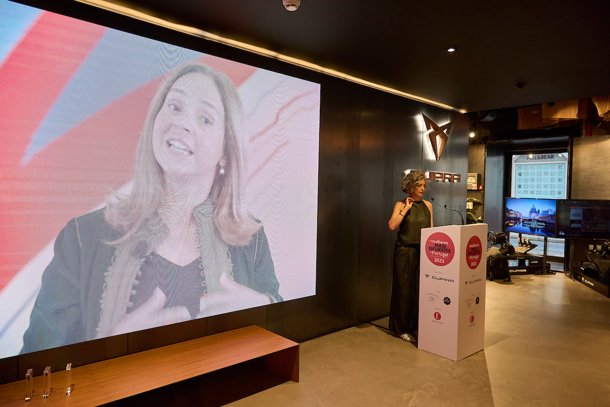 A premiada Clara Raposo, vice-governadora do Banco de Portugal, enviou um vídeo a agradecer o prémio.