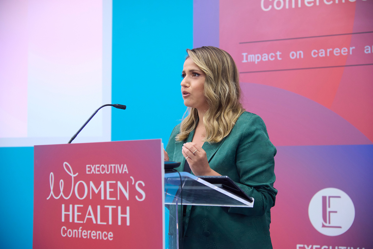 Cláudia Valente Oliveira, da CNN, apresentou a Executiva Women's Health Conference.