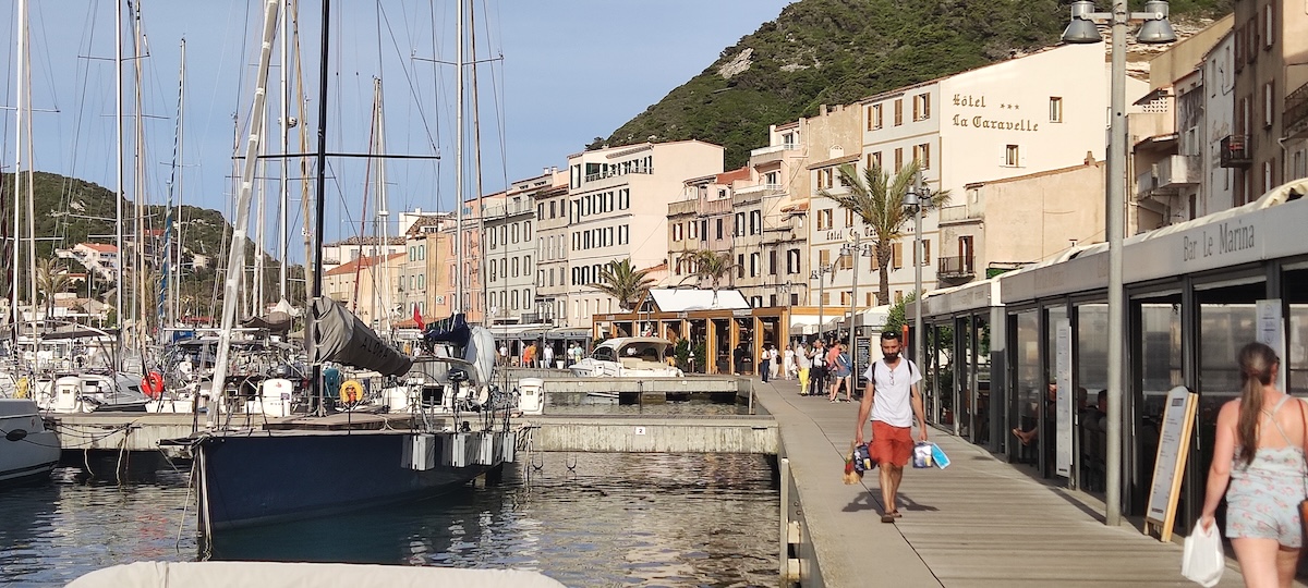 Vale a pena percorrer o porto de Bonifácio