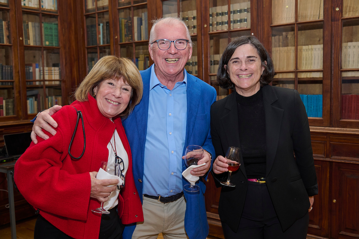 Ana Fontoura, Gordon Moultrie e a premiada Isabel Vaz.