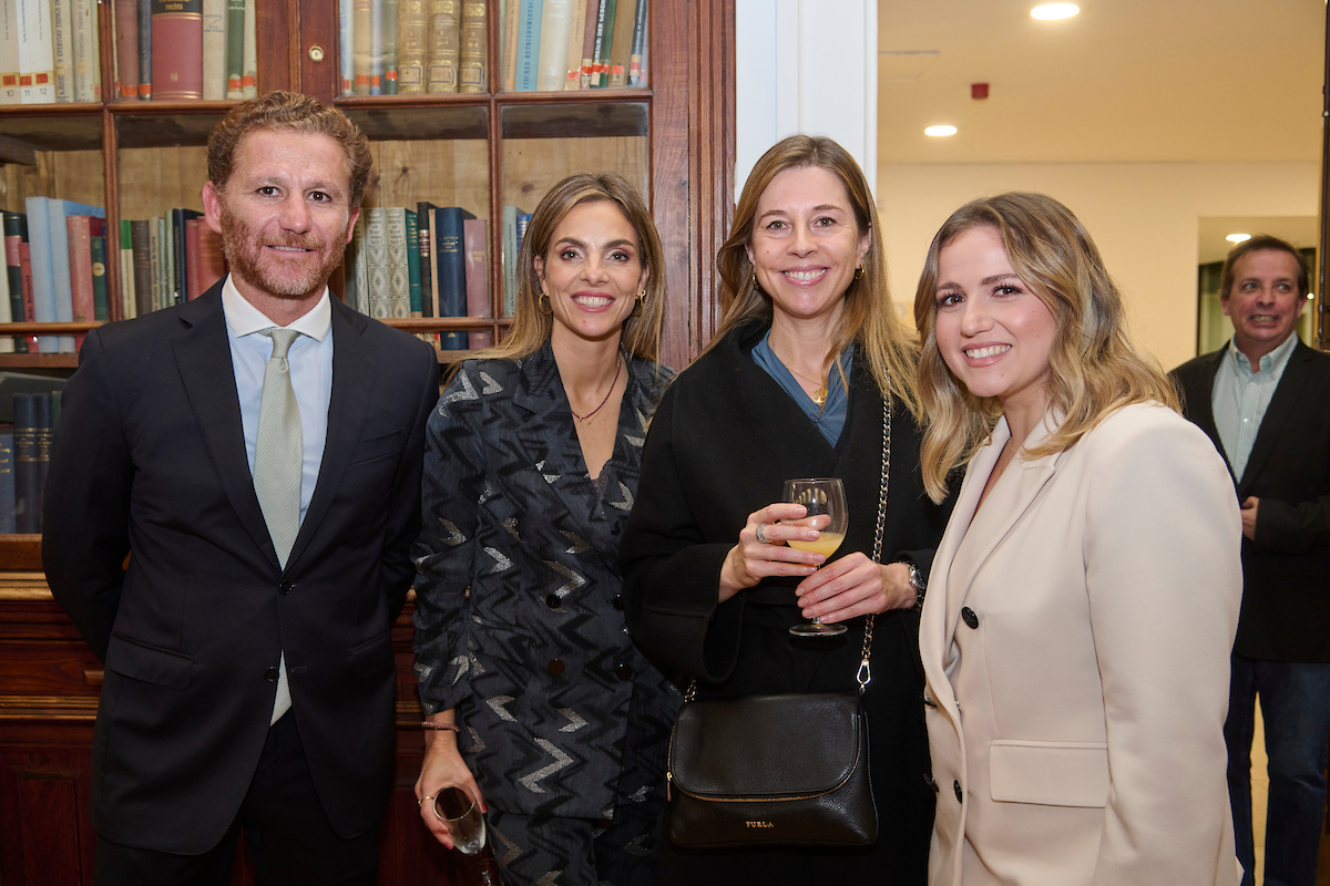 Francisco Figueiredo, a premiada Ana Arié, Vera Bastos, da Sonae, e Claudia Valente, que apresentou o evento.