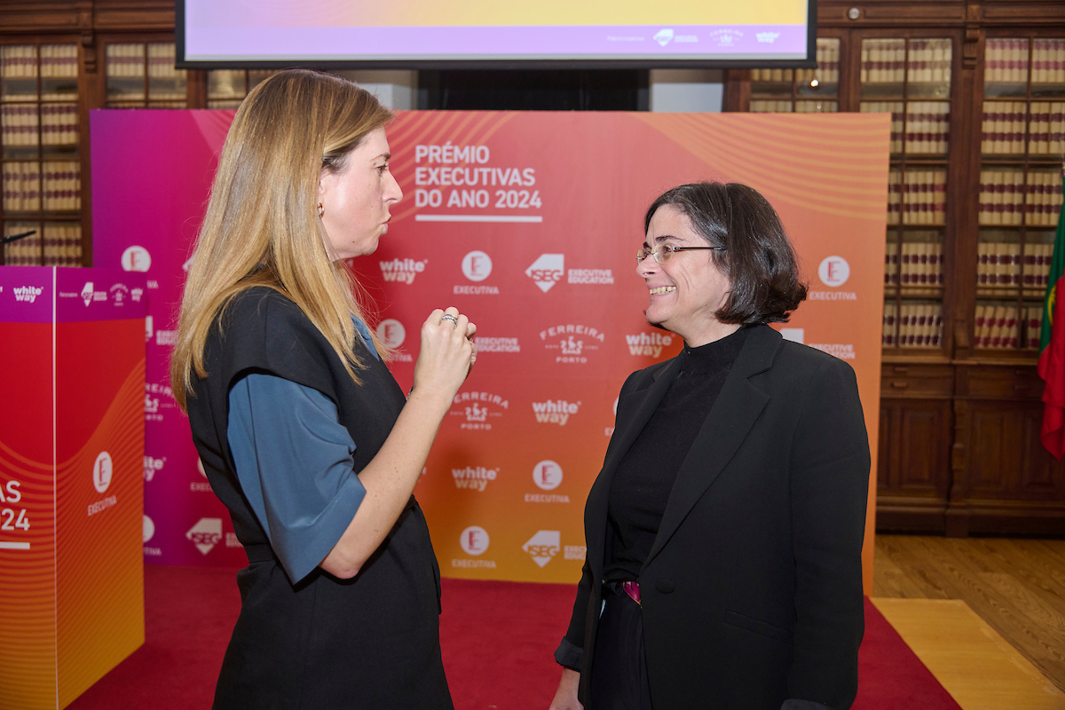 Vera Bastos, Head of Investor Relations da Sonae, e a premiada Isabel Vaz, CEO da Luz Saúde.